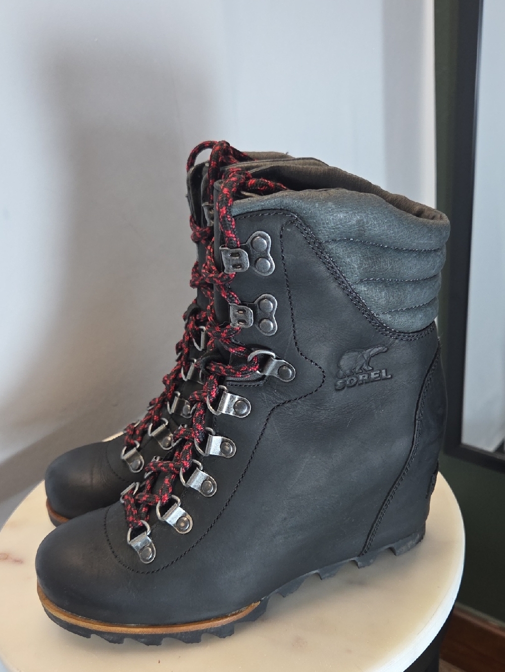 Sorel Black Leather Lace-Up Wedge Boot with Red-Patterned Laces Size 6.5
